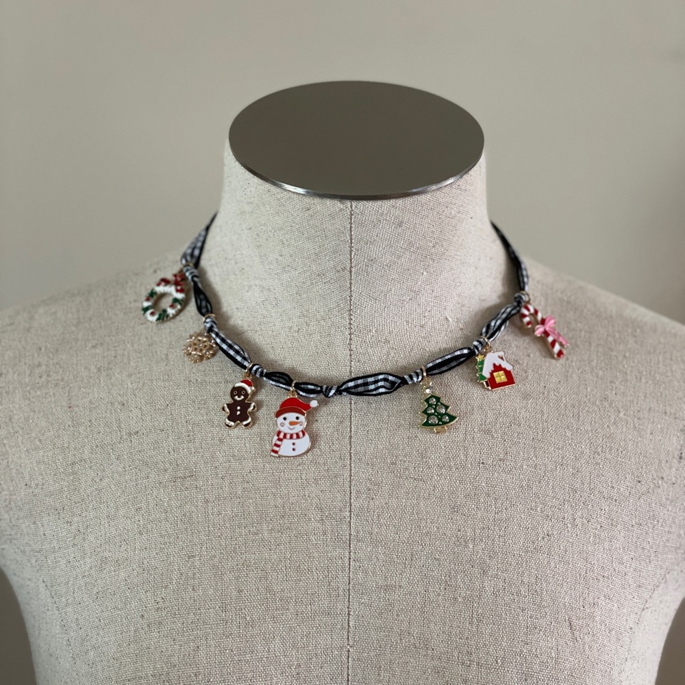 Festive Christmas Charm Necklace 🎄 ☃️Super Cute Gingham Ribbon NWT ✨🎁 - Picture 3 of 10